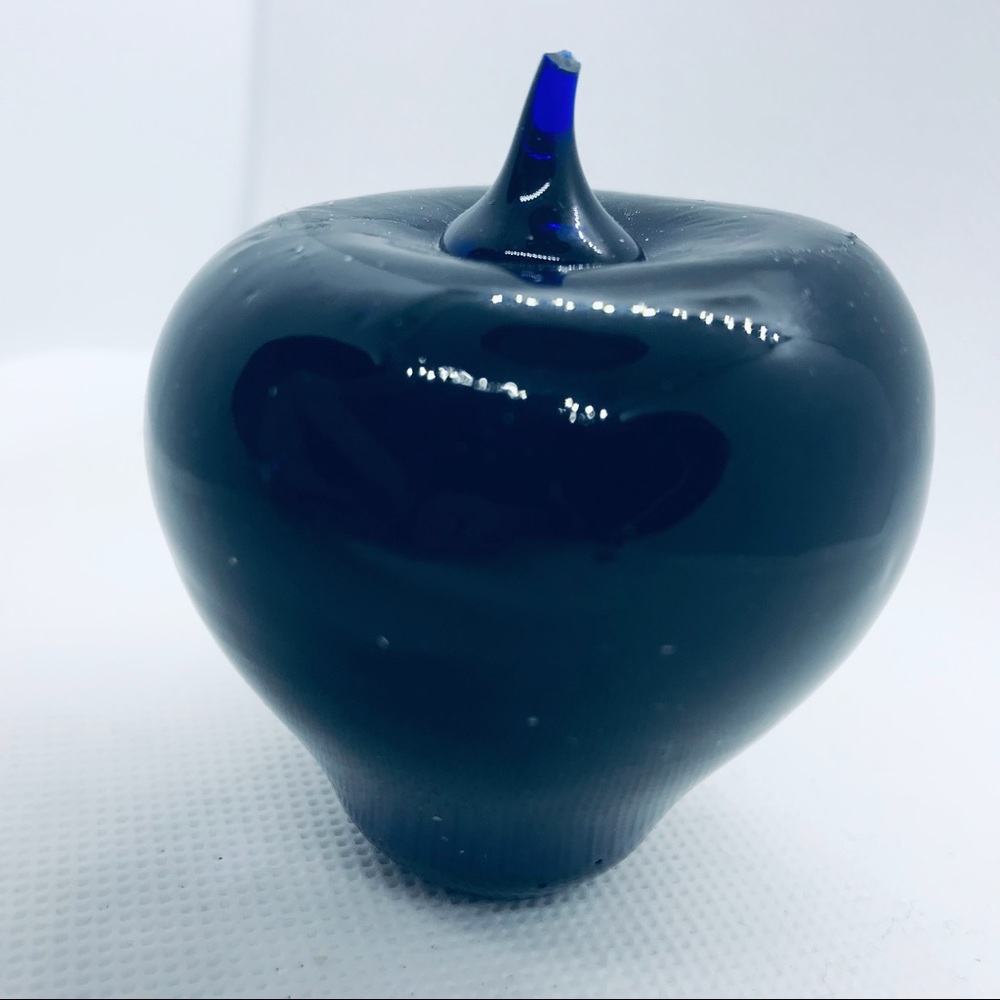 Apple Paperweight - Picture 3 of 4